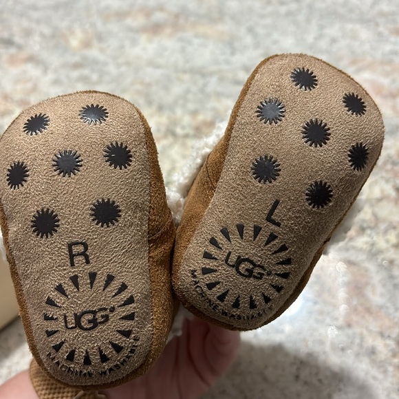 UGG Crib Booties - Picture 8 of 11